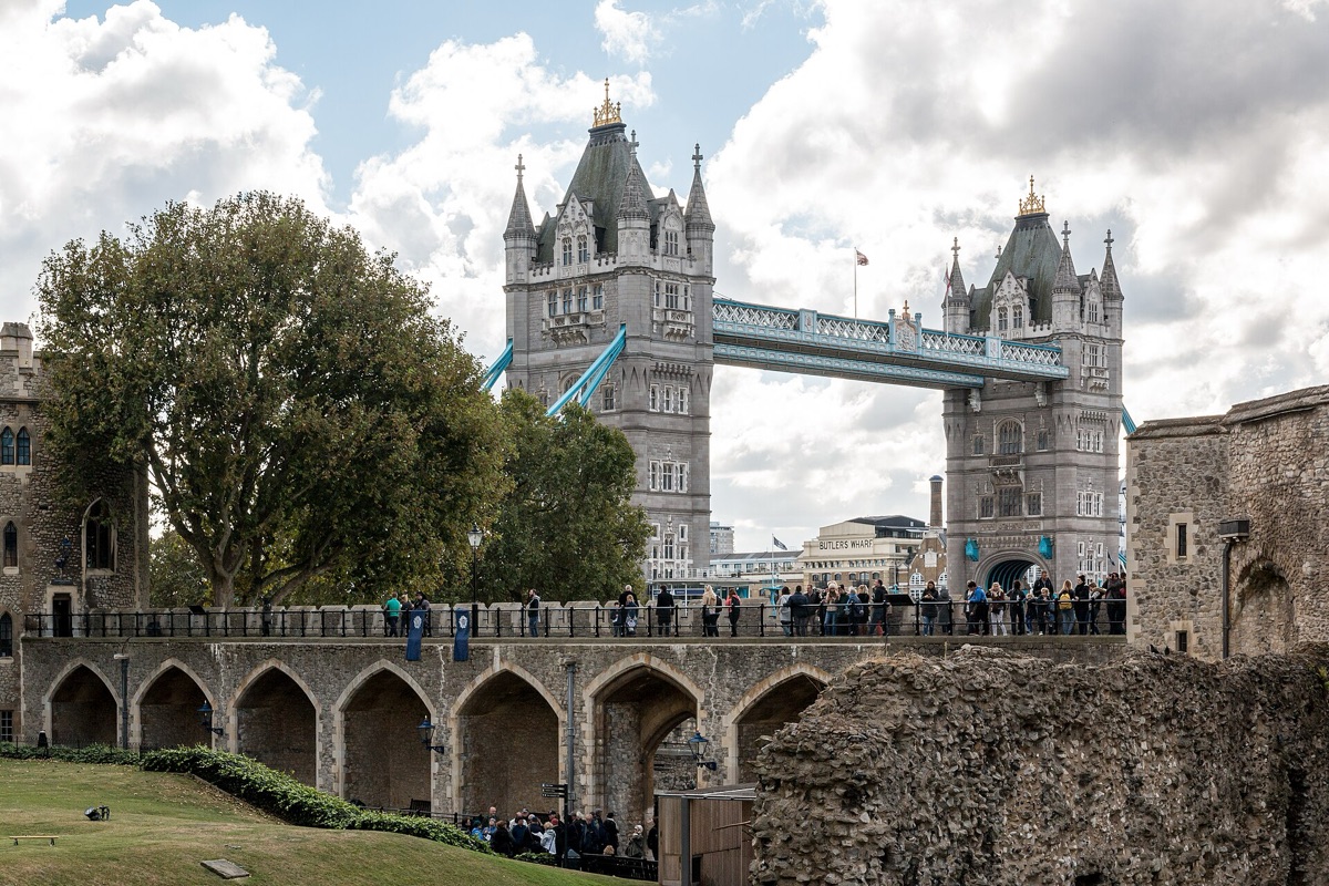 Tower Bridge seen from the south bank of the Thames